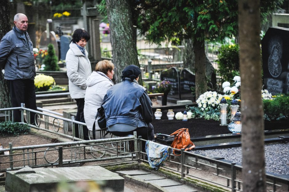 Kapų tvarkymas ir pagarba mirusiems: saikas ir poveikis aplinkai